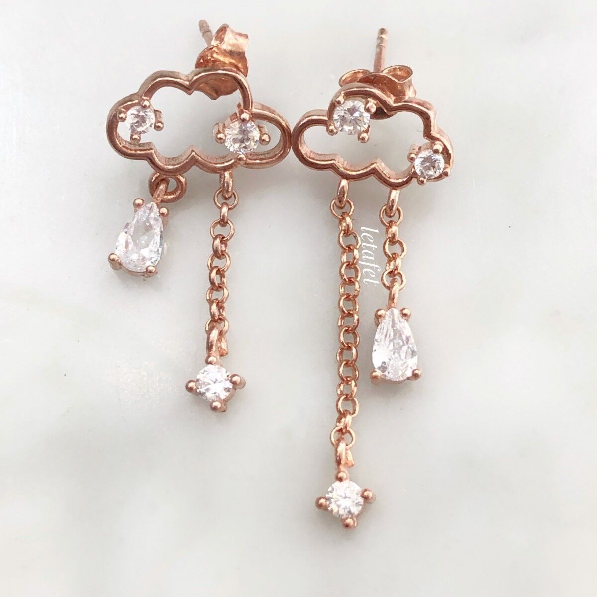 Asimetrik Bulut Gümüş Küpe (Beyaz Taşlı)