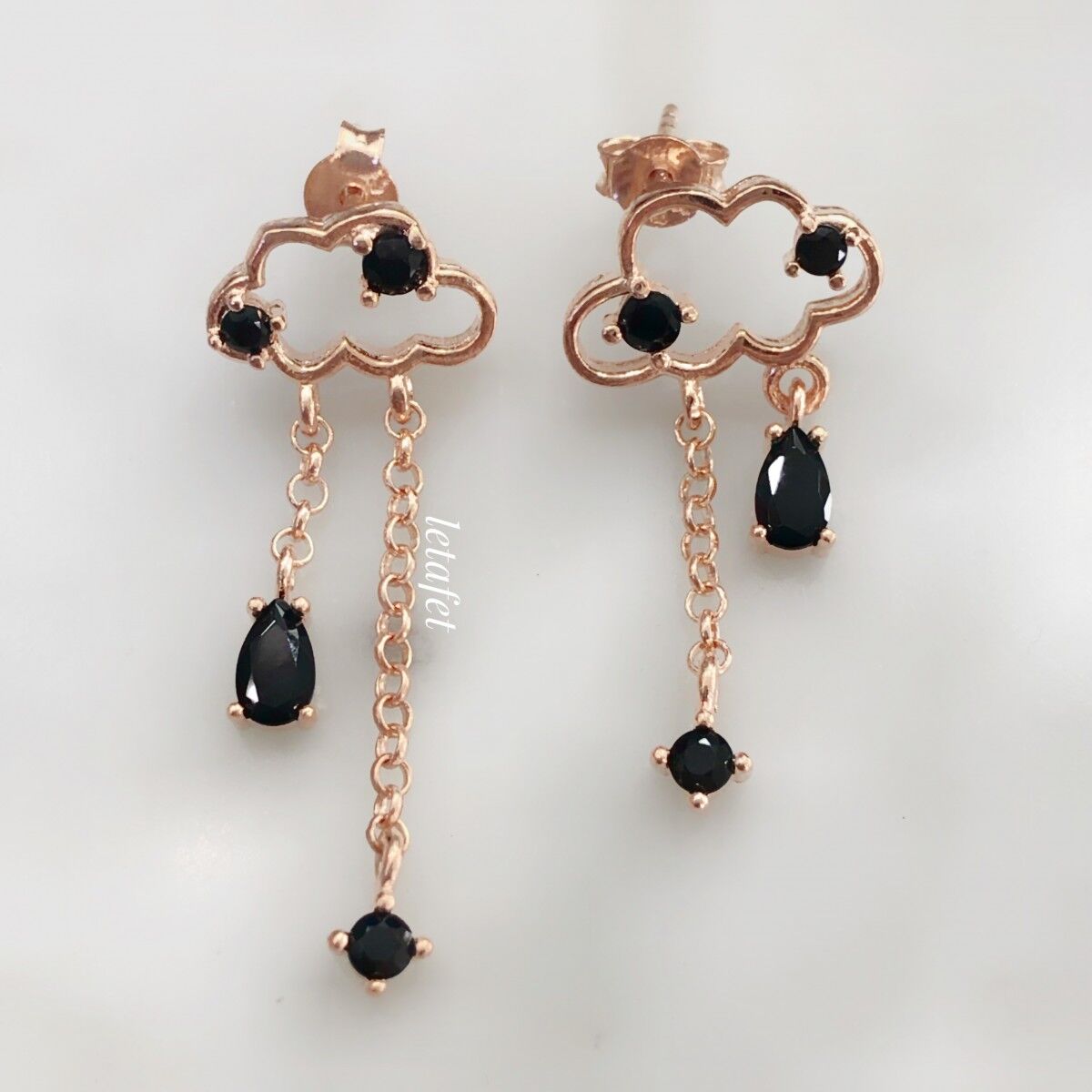 Asimetrik Bulut Gümüş Küpe (Siyah Taşlı)