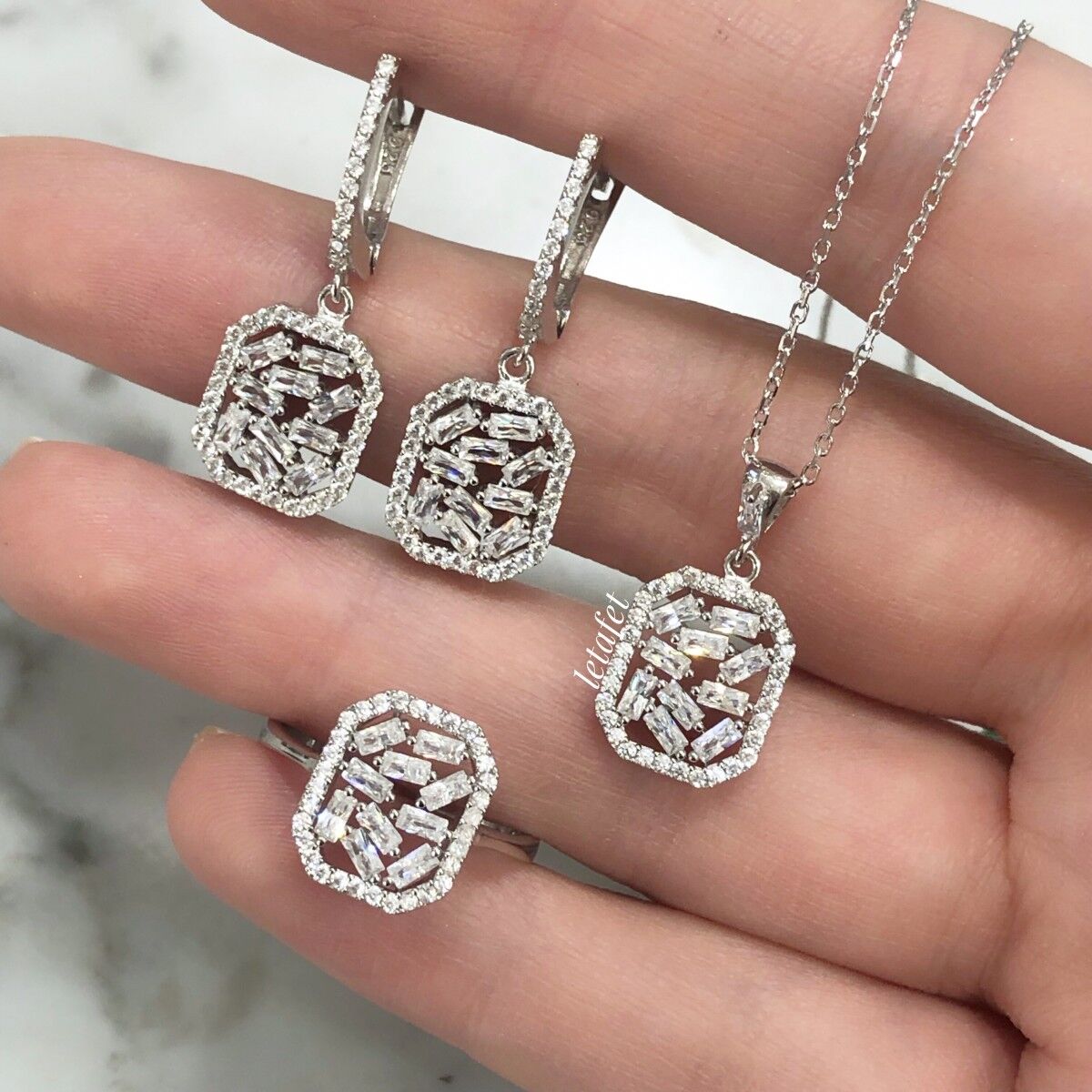 Baget Taşlı Dörtgen Gümüş Set