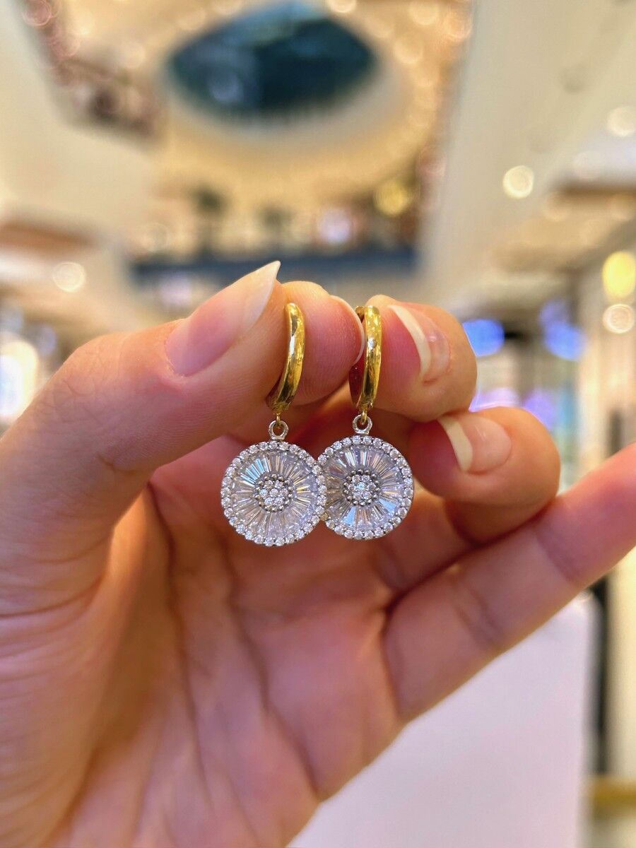 Baget Taşlı Sembollü Gümüş Küpe