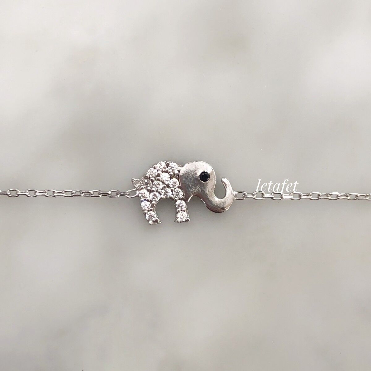 Beyaz Minimal Fil Bileklik