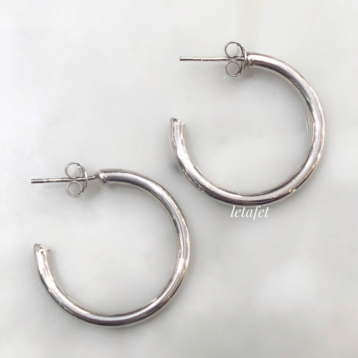 Halka Arkası Açık Küpe Beyaz