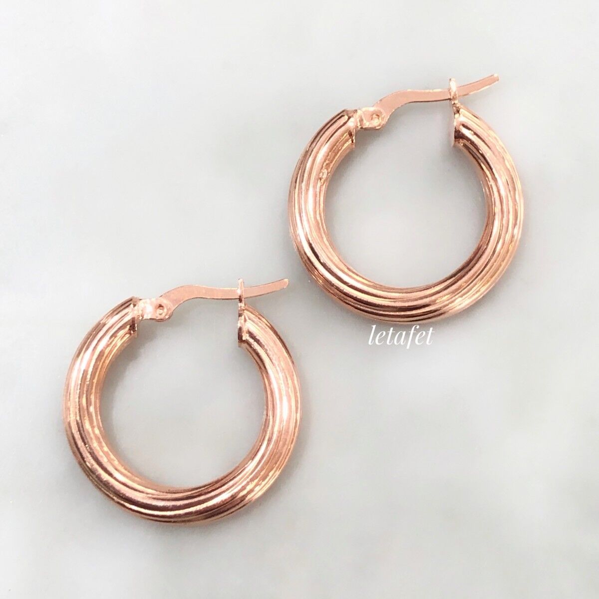 Halka Çizgili ve Bombeli Küpe Rose