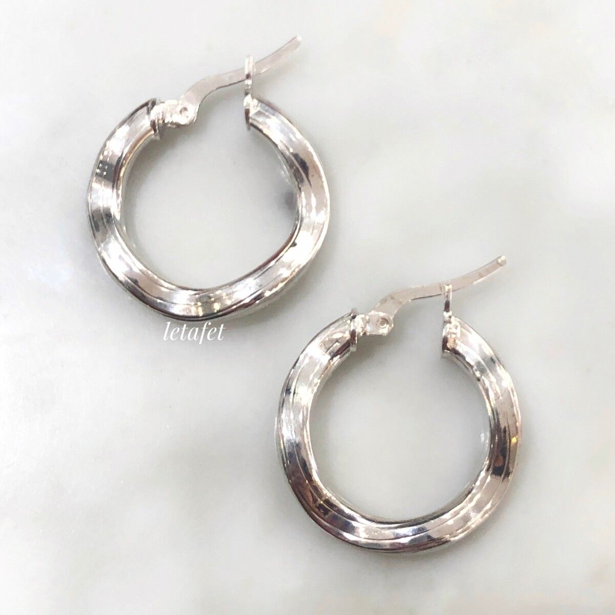 Halka Eğimli Küpe Beyaz