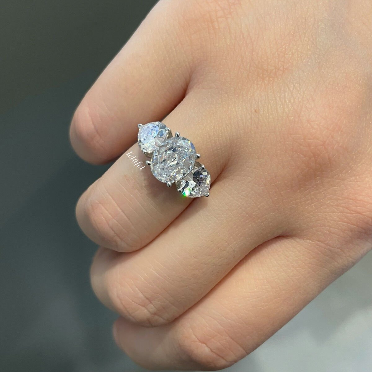 Kalp Detaylı Oval Gümüş Yüzük