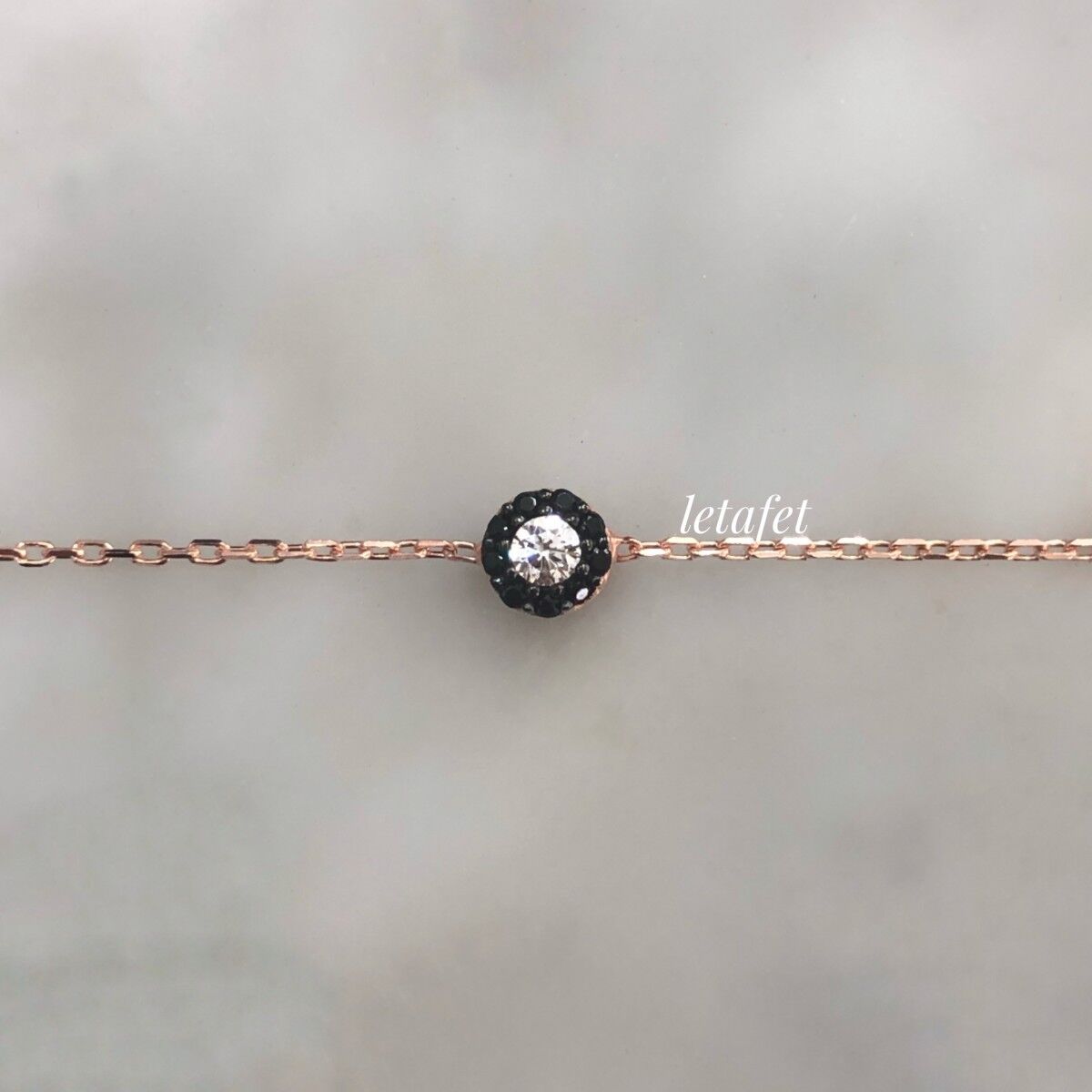 Minimal Siyah Taşlı Bileklik