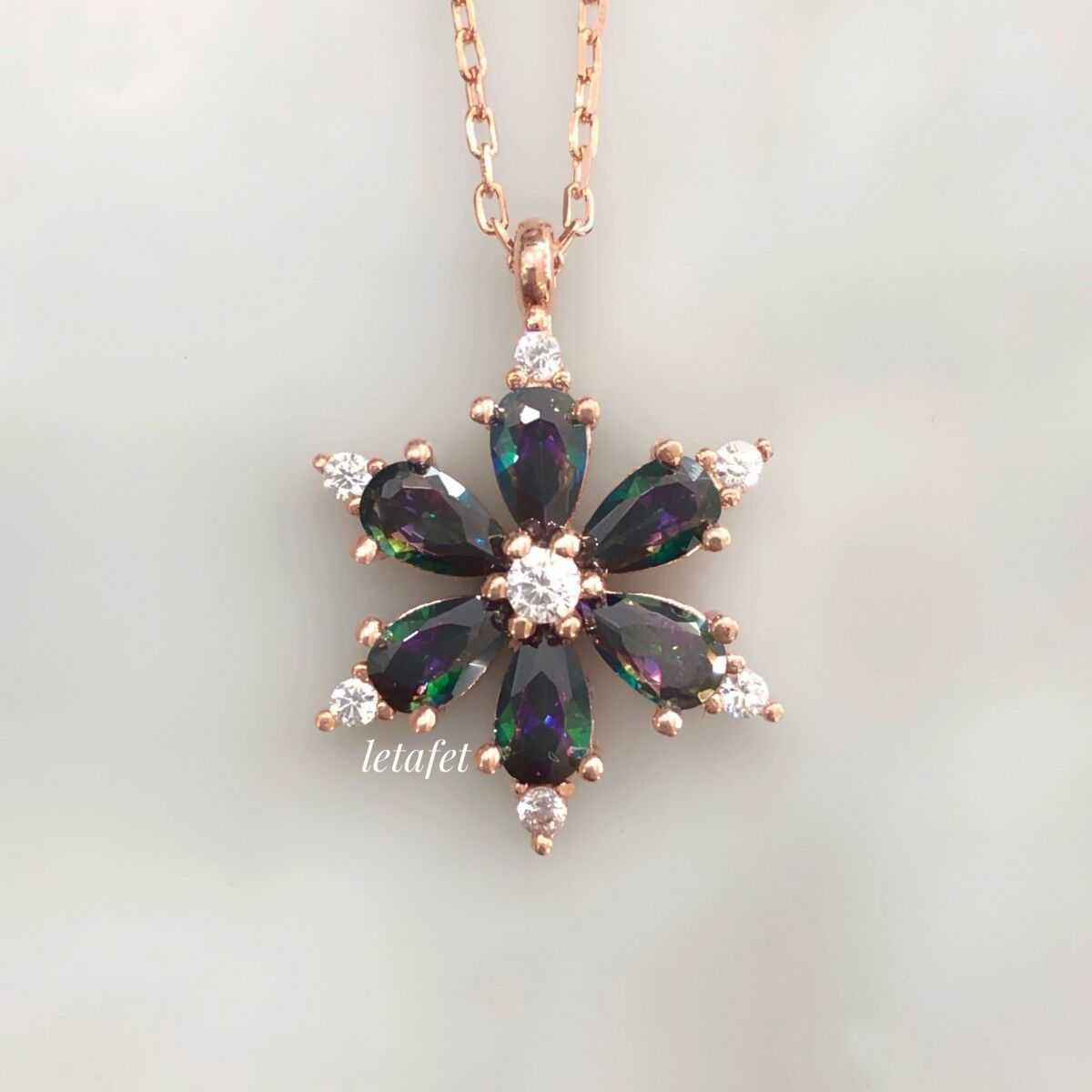 Mistik Topaz Çiçek Kolye