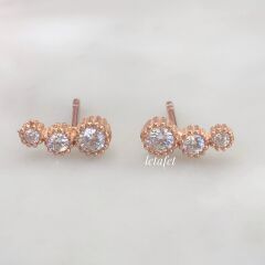 Üç Taş Detaylı Küpe