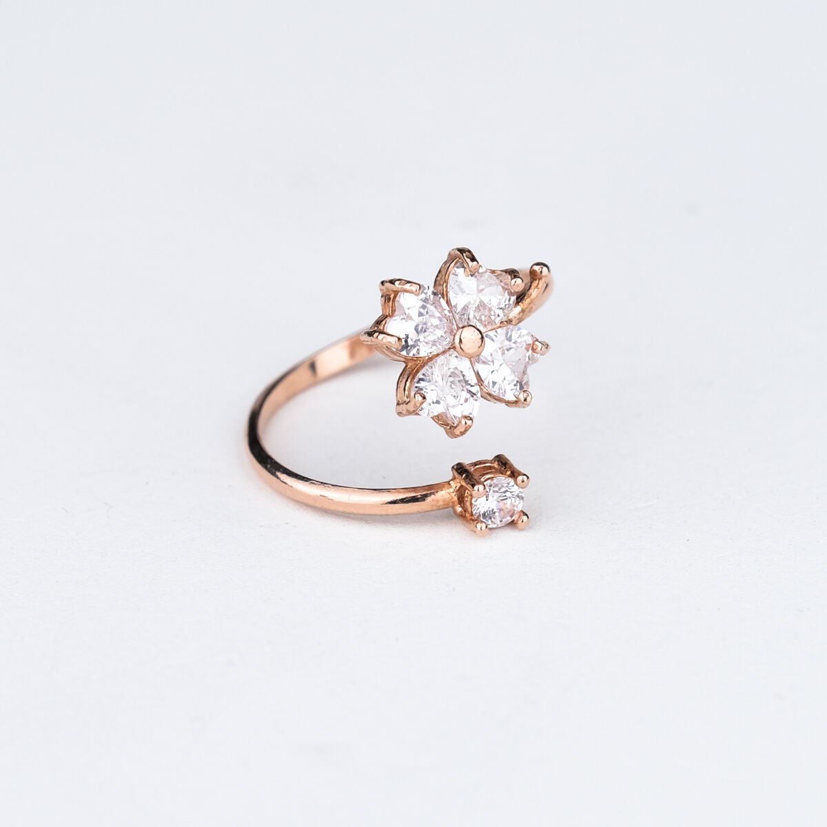 Yonca Yüzük Beyaz Taşlı